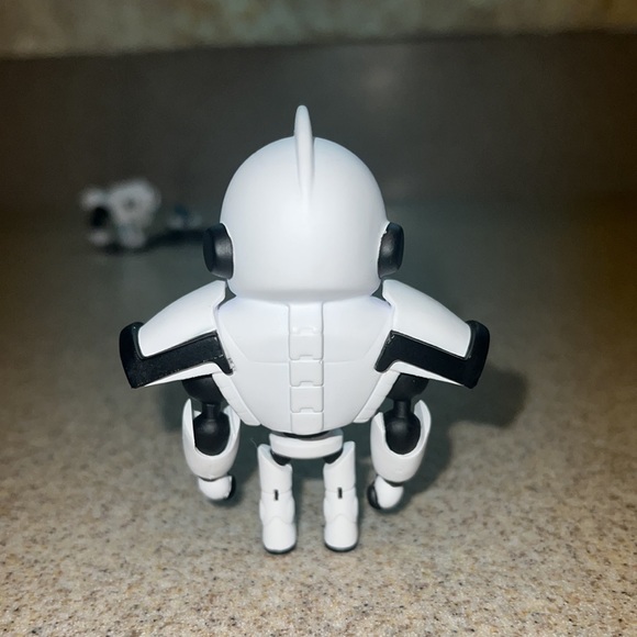 2019 Ratchet & Clank Enemy Robot “Electroid” comes w/ Accessories collectible - Picture 12 of 14